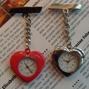 Metal nurse watch - heartshaped Silver / Red